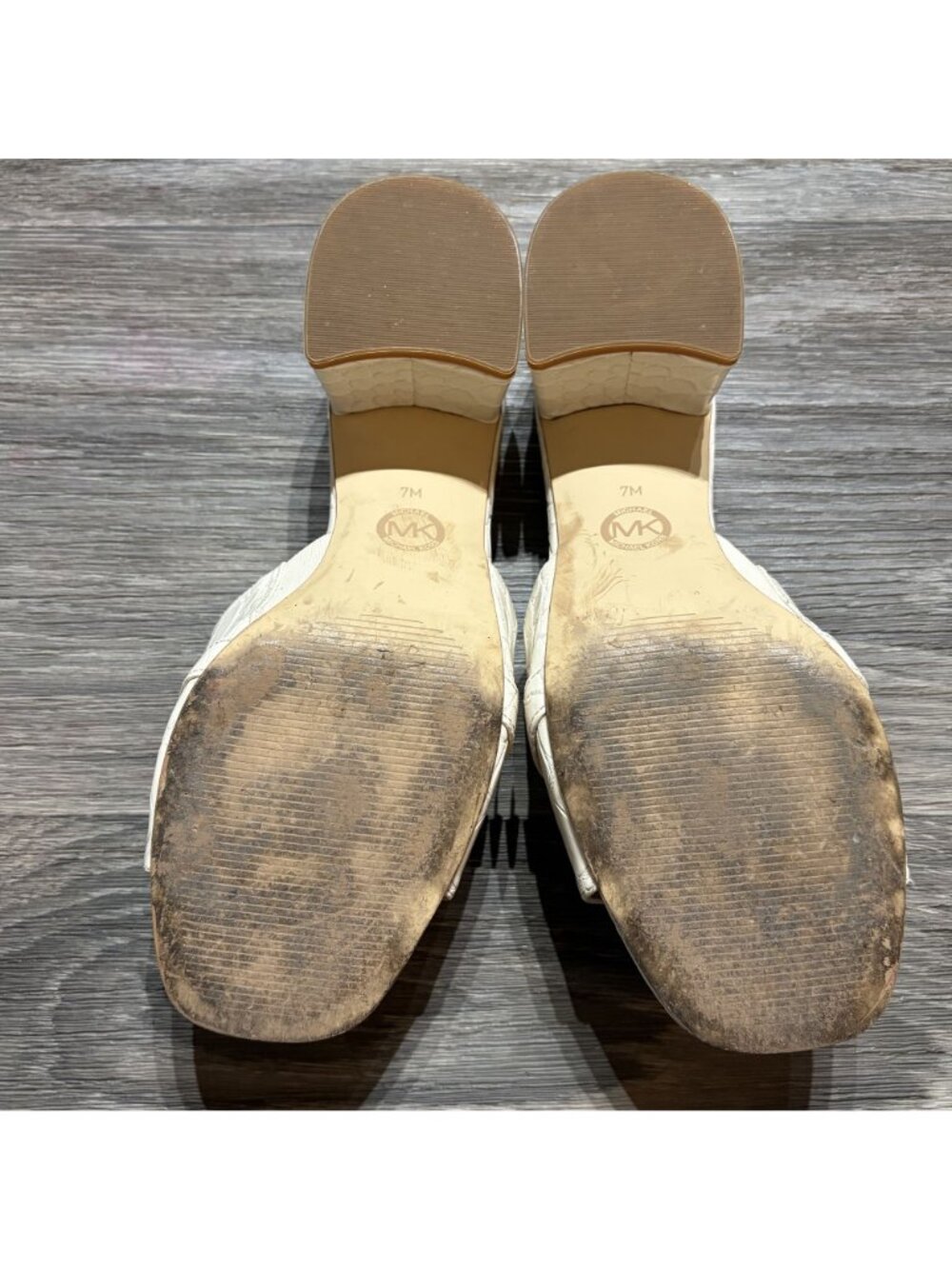 Michael Kors Size 7 Cream Croc Embossed Block Heel Slide Sandals Gold Hardware - Picture 6 of 12